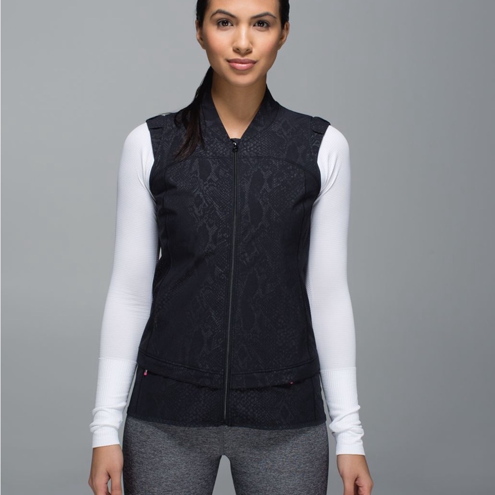 Lululemon Athletica light speed vest. Desert snake embossed